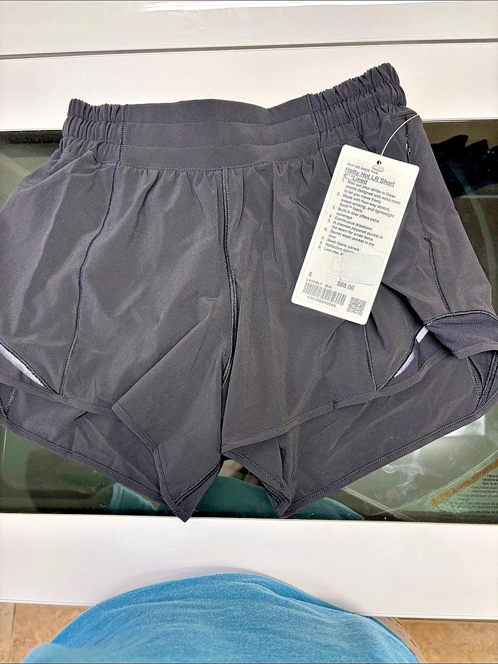 lululemon Hotty Hot LR Short 4" Lined Athletic Shorts in Black Size 6 NWT